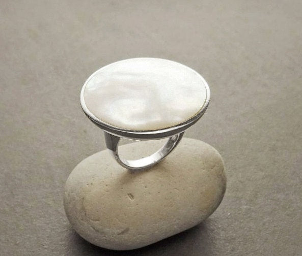 Modern Disc Ring, Sterling Silver, Genuine White MOP, Mother of Pearl, Modern Round Ring, Minimalist Jewelry, Unique Rounded Flat Stone Ring