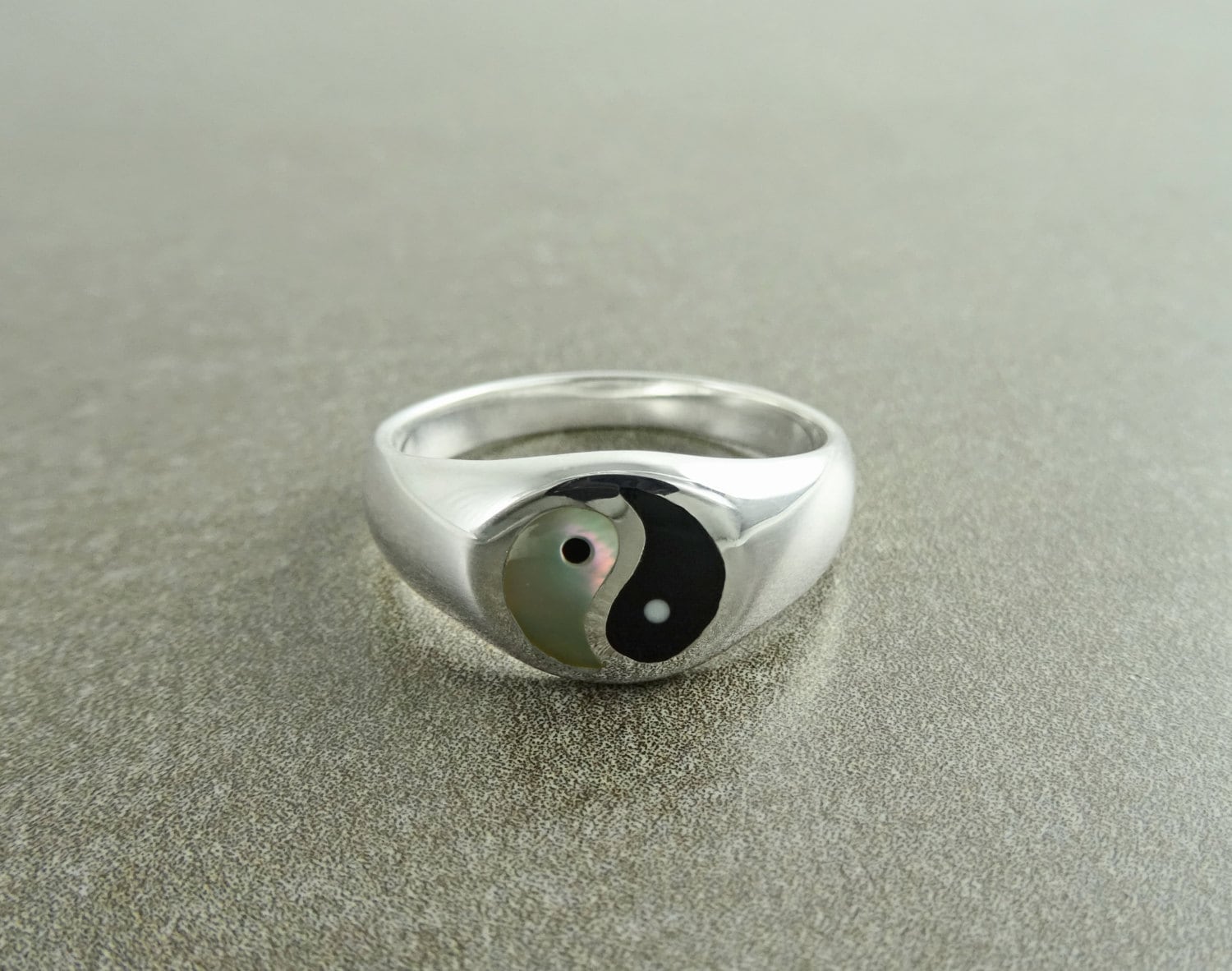 Yin Yang Ring, Sterling Silver Ring, ONYX & Mother of Pearl, Taoist Zen Spirit Jewelry, Man Woman Ring, Balance Yoga Ring, Round Signet Ring