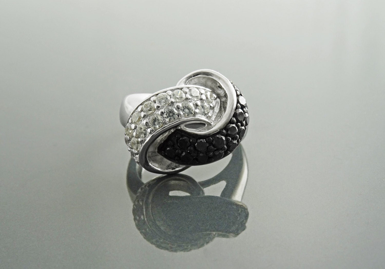 Knot Ring, Sterling Silver, Black & White Color (CZ) Stones, Node Ribbon Ring, Gift for her, Bold Jewelry for woman, Modern Infinity Design