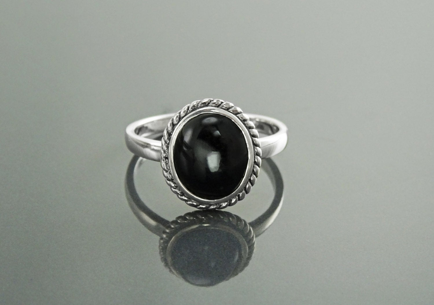 Round Black Antique Ring, Sterling Silver, Natural Onyx Gemstone, Rope Ring, Boho Hipster Ring, Round Stone Ring, Midi Ring, Vintage Ring