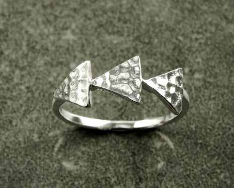 Triangle Ring, Sterling Silver, Hammered Spikes Ring, Spikes Chevron ring, Delta Peak Ring, Triangles Ring, Geometric Pointed Jewelry, Point