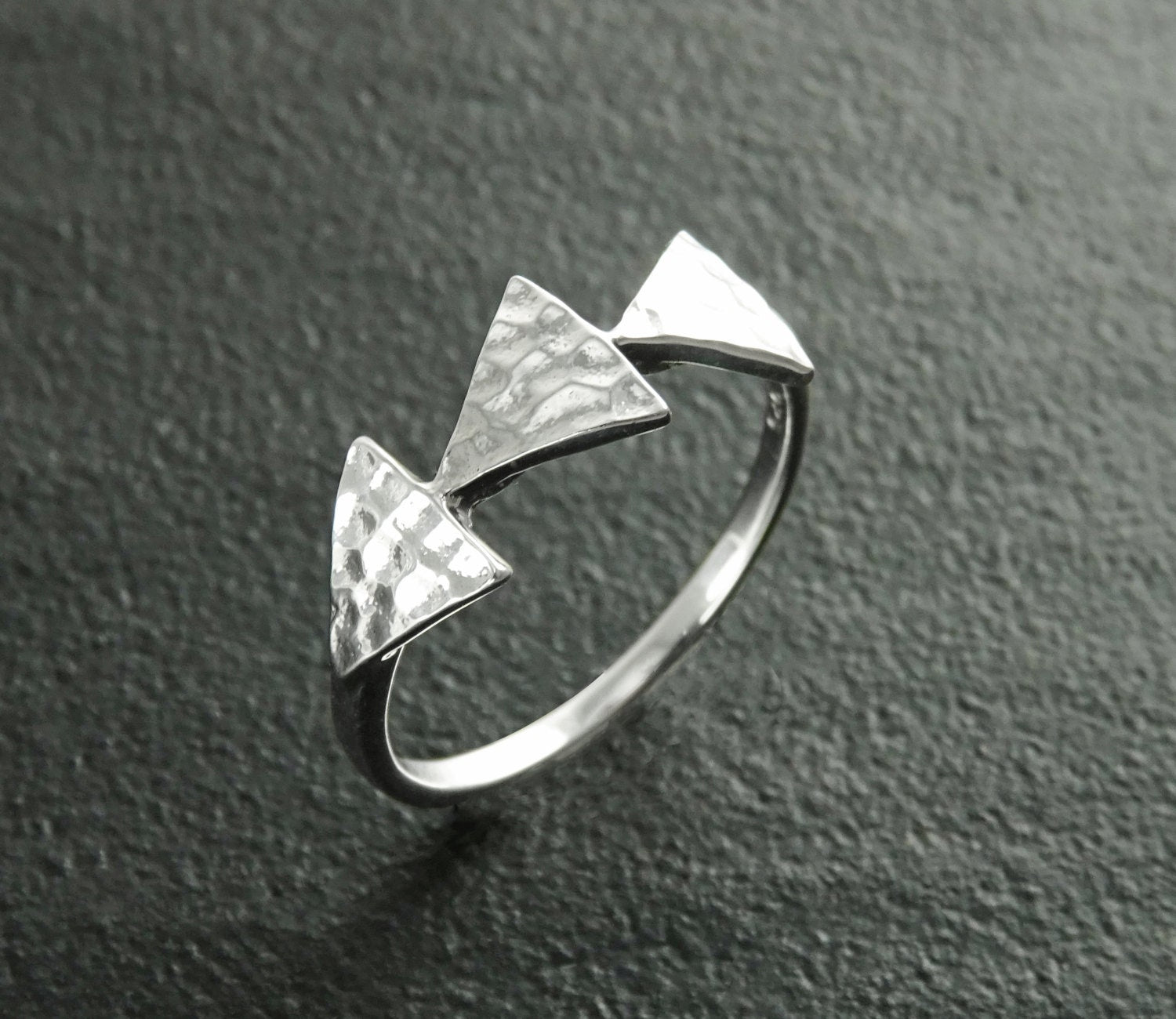 Triangle Ring, Sterling Silver, Hammered Spikes Ring, Spikes Chevron ring, Delta Peak Ring, Triangles Ring, Geometric Pointed Jewelry, Point