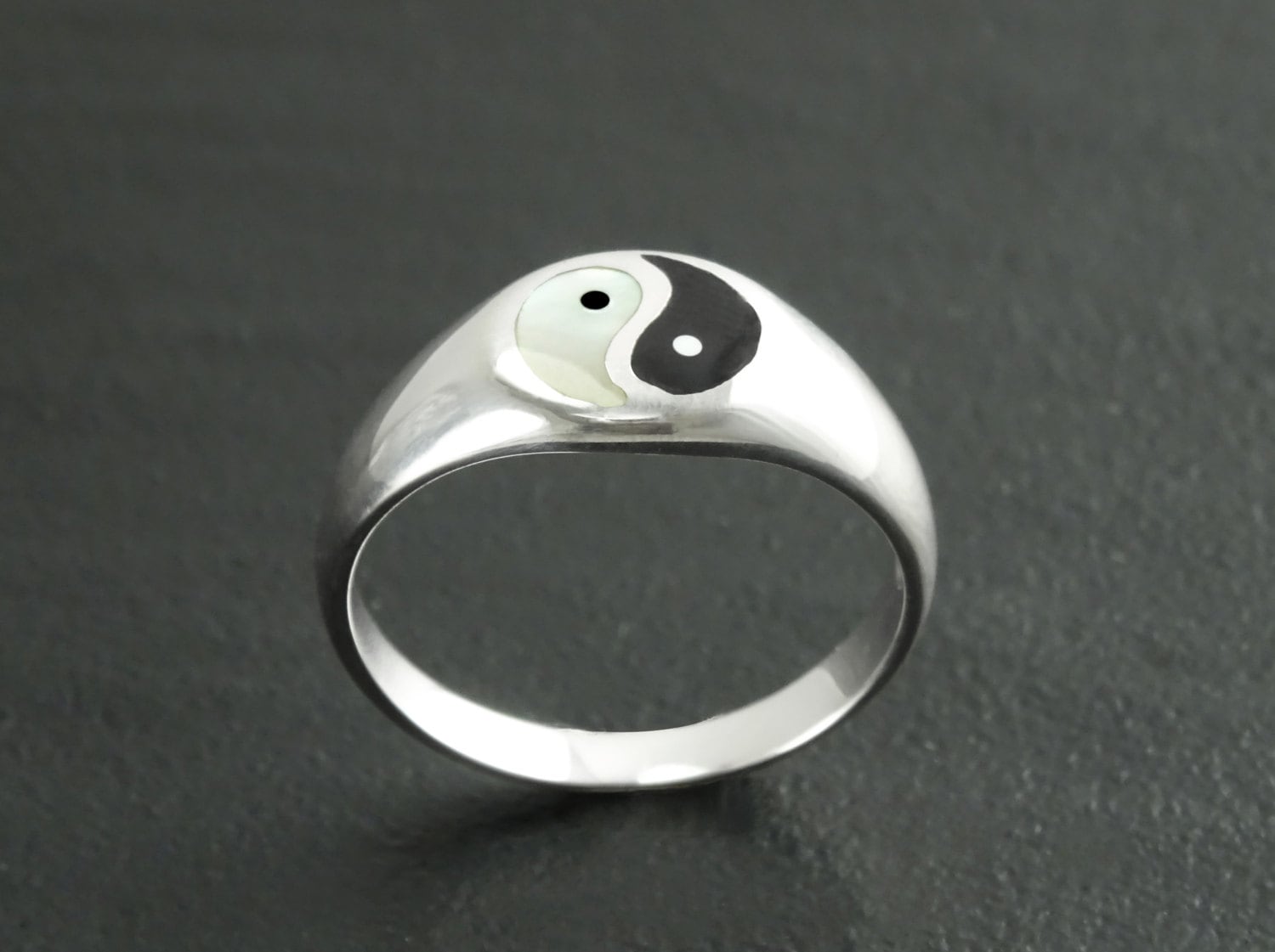 Yin Yang Ring, Sterling Silver Ring, ONYX & Mother of Pearl, Taoist Zen Spirit Jewelry, Man Woman Ring, Balance Yoga Ring, Round Signet Ring
