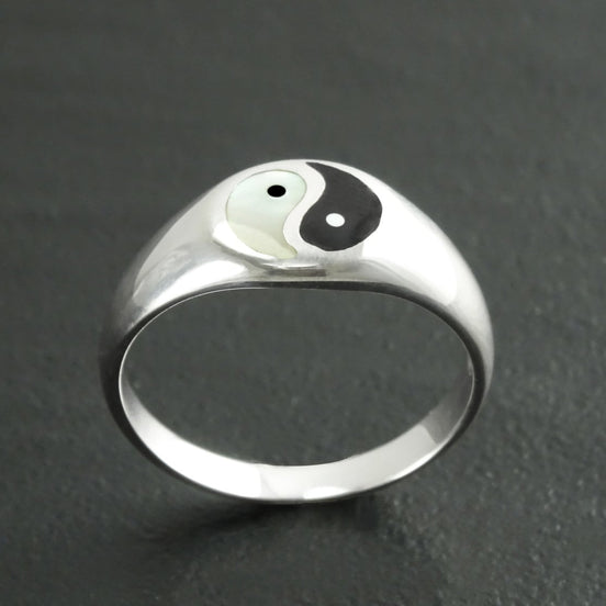 Yin Yang Ring, Sterling Silver Ring, ONYX & Mother of Pearl, Taoist Zen Spirit Jewelry, Man Woman Ring, Balance Yoga Ring, Round Signet Ring