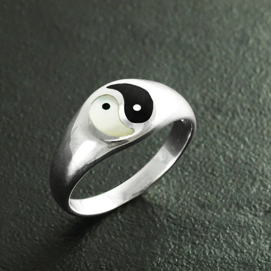 Yin Yang Ring, Sterling Silver Ring, ONYX & Mother of Pearl, Taoist Zen Spirit Jewelry, Man Woman Ring, Balance Yoga Ring, Round Signet Ring