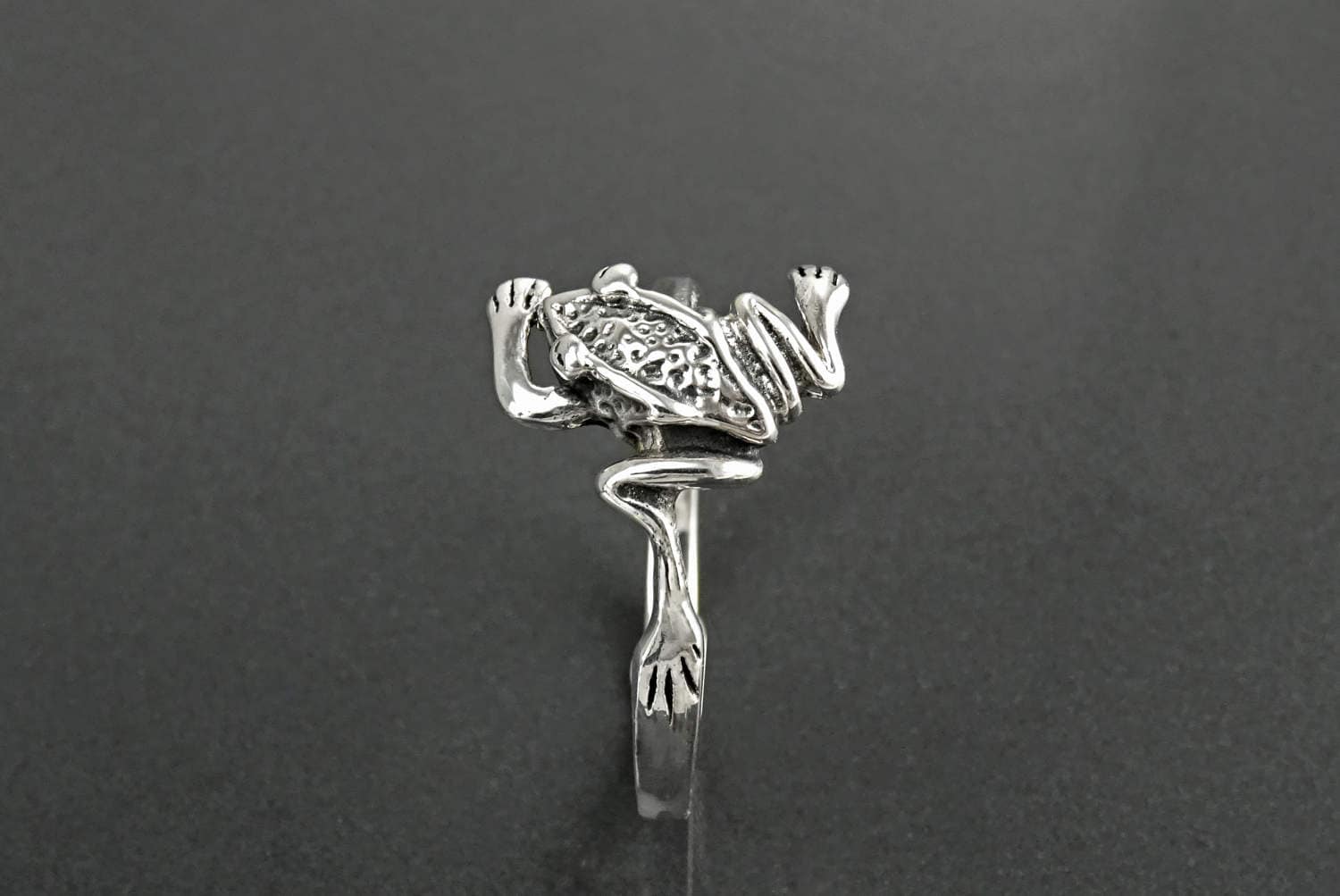 Froggy Ring, Sterling Silver, dainty toad Animal Ring, Nature Garden Frog batrachian Jewelry