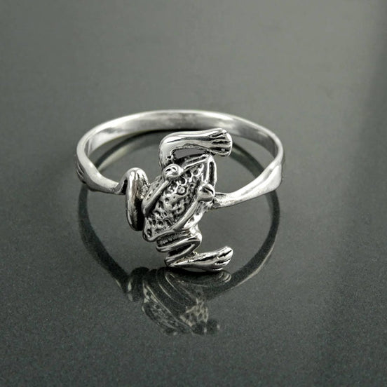 Froggy Ring, Sterling Silver, dainty toad Animal Ring, Nature Garden Frog batrachian Jewelry