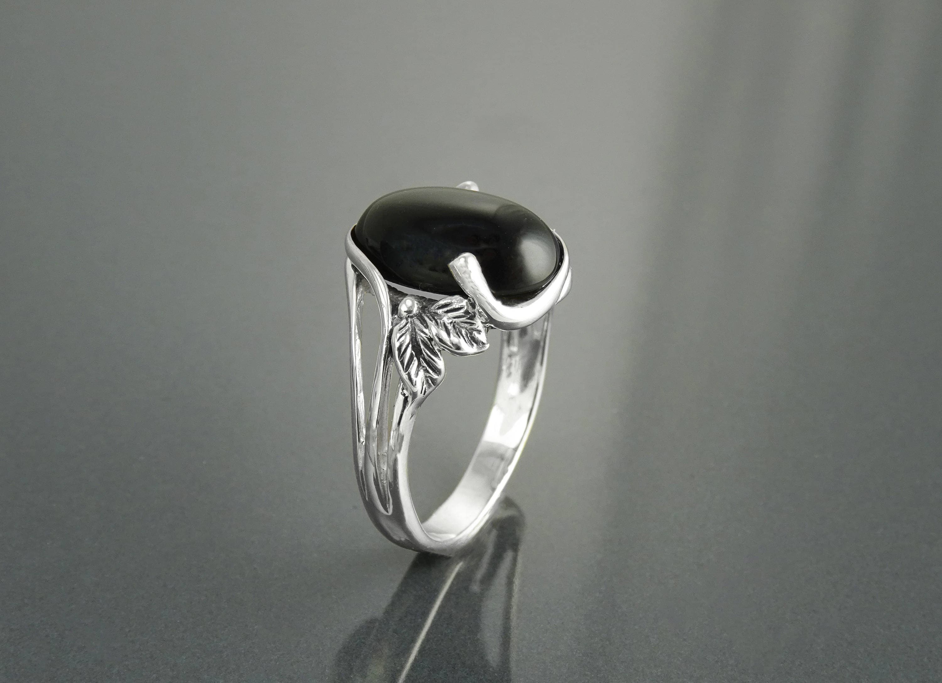 Sterling Silver Onyx Leaf Ring, Boho Antique Rope Shank Band, Oval Black Gemstone