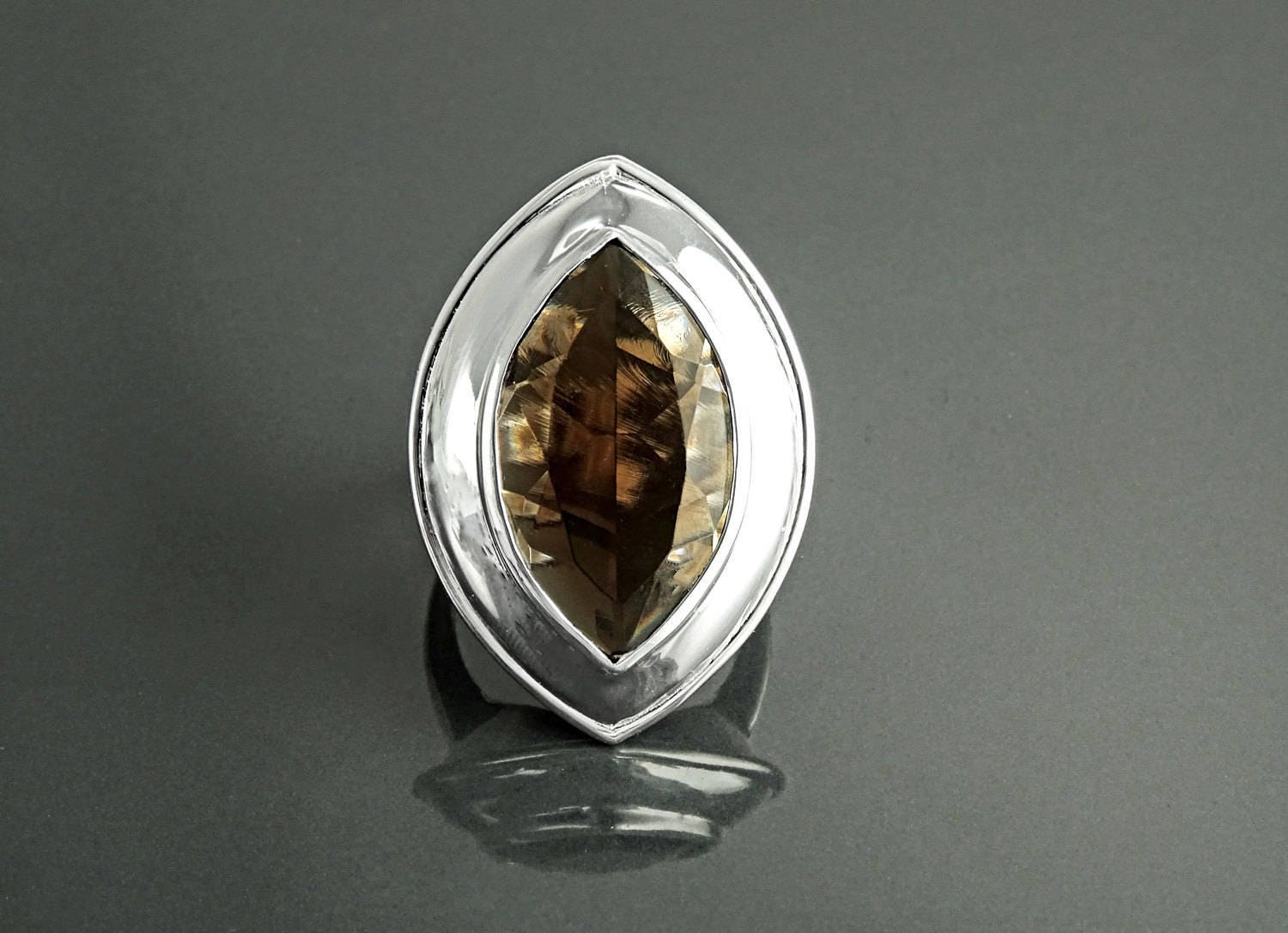 Bague Quartz, Argent 925, Grand Zirconia Oval couleur Quartz Fumé, taillé en Marquise, Ligne Pure, Simple, Grande Bague Originale,