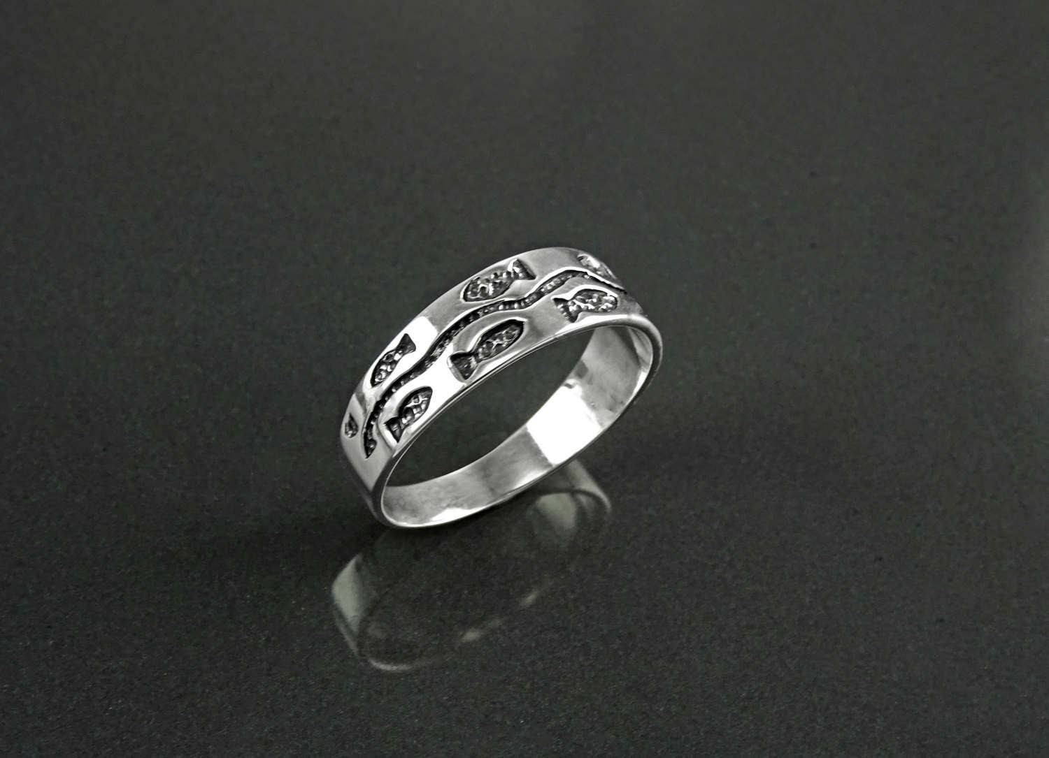 Fish Band Ring, Sterling Silver, Beach Ring, Sea Life Ocean world, Nautical Gift, Fishes, School of Fish, oceanic marine aquatic jewelry