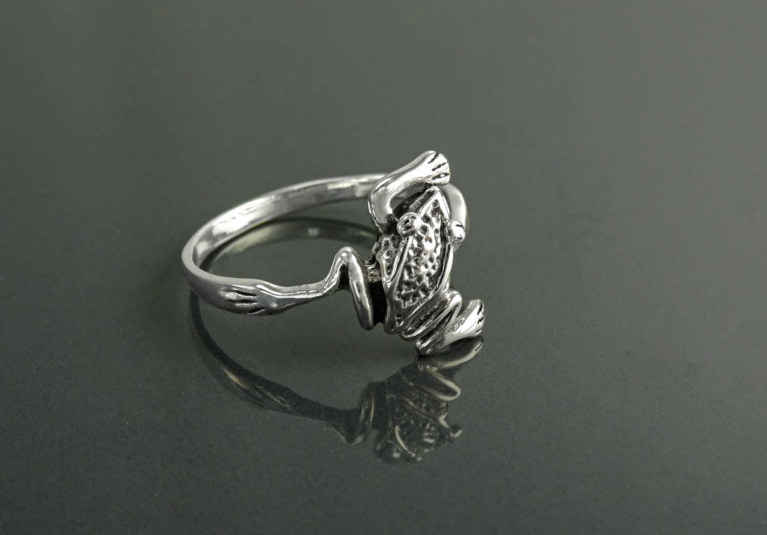 Froggy Ring, Sterling Silver, dainty toad Animal Ring, Nature Garden Frog batrachian Jewelry