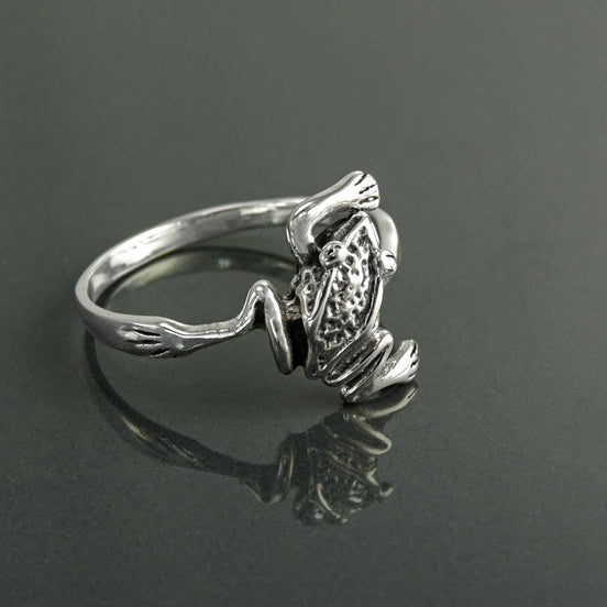 Froggy Ring, Sterling Silver, dainty toad Animal Ring, Nature Garden Frog batrachian Jewelry
