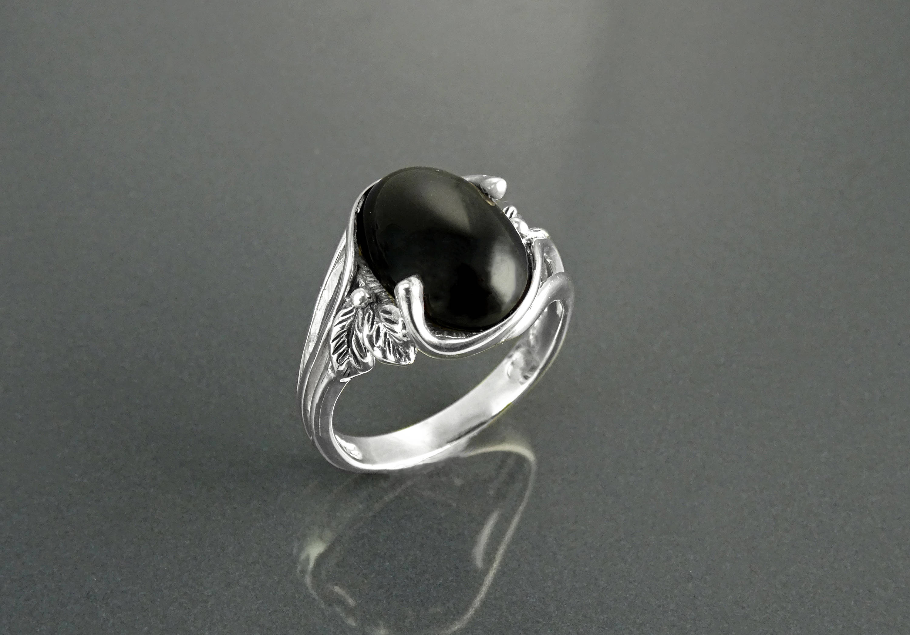 Sterling Silver Onyx Leaf Ring, Boho Antique Rope Shank Band, Oval Black Gemstone