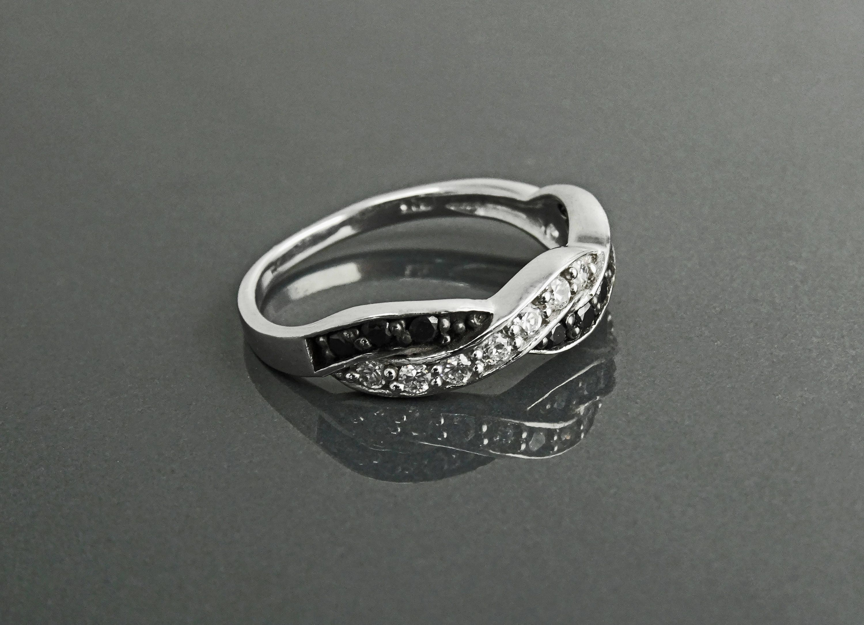 Black and White Diamond Twist Ring by KRAMIKE • Crossing Two Colors Ring • Sterling Silver • Gift For Her • Perfect Anniversary Gift • KR068