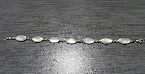 White Oval Shell Bracelet, Sterling Silver, MOP Mother of Pearl Shell Bracelet, Minimalist Women Stone Bracelet, Modern Urban Style Jewelry