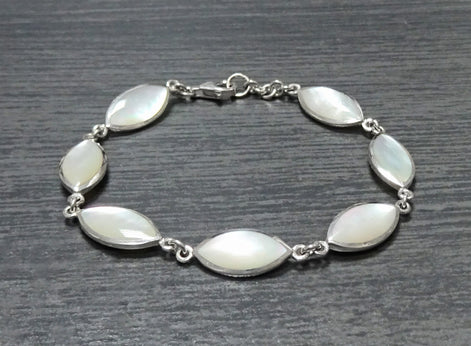 White Oval Shell Bracelet, Sterling Silver, MOP Mother of Pearl Shell Bracelet, Minimalist Women Stone Bracelet, Modern Urban Style Jewelry