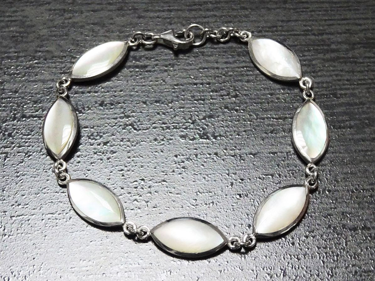 White Oval Shell Bracelet, Sterling Silver, MOP Mother of Pearl Shell Bracelet, Minimalist Women Stone Bracelet, Modern Urban Style Jewelry