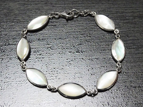 White Oval Shell Bracelet, Sterling Silver, MOP Mother of Pearl Shell Bracelet, Minimalist Women Stone Bracelet, Modern Urban Style Jewelry