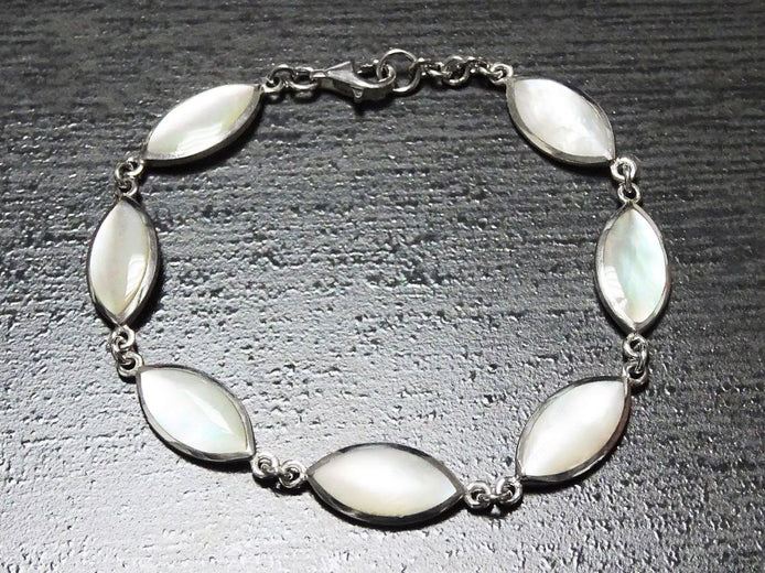 White Oval Shell Bracelet, Sterling Silver, MOP Mother of Pearl Shell Bracelet, Minimalist Women Stone Bracelet, Modern Urban Style Jewelry