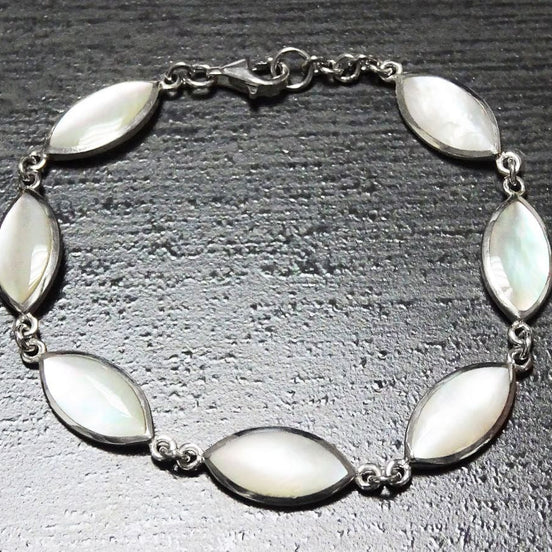 White Oval Shell Bracelet, Sterling Silver, MOP Mother of Pearl Shell Bracelet, Minimalist Women Stone Bracelet, Modern Urban Style Jewelry