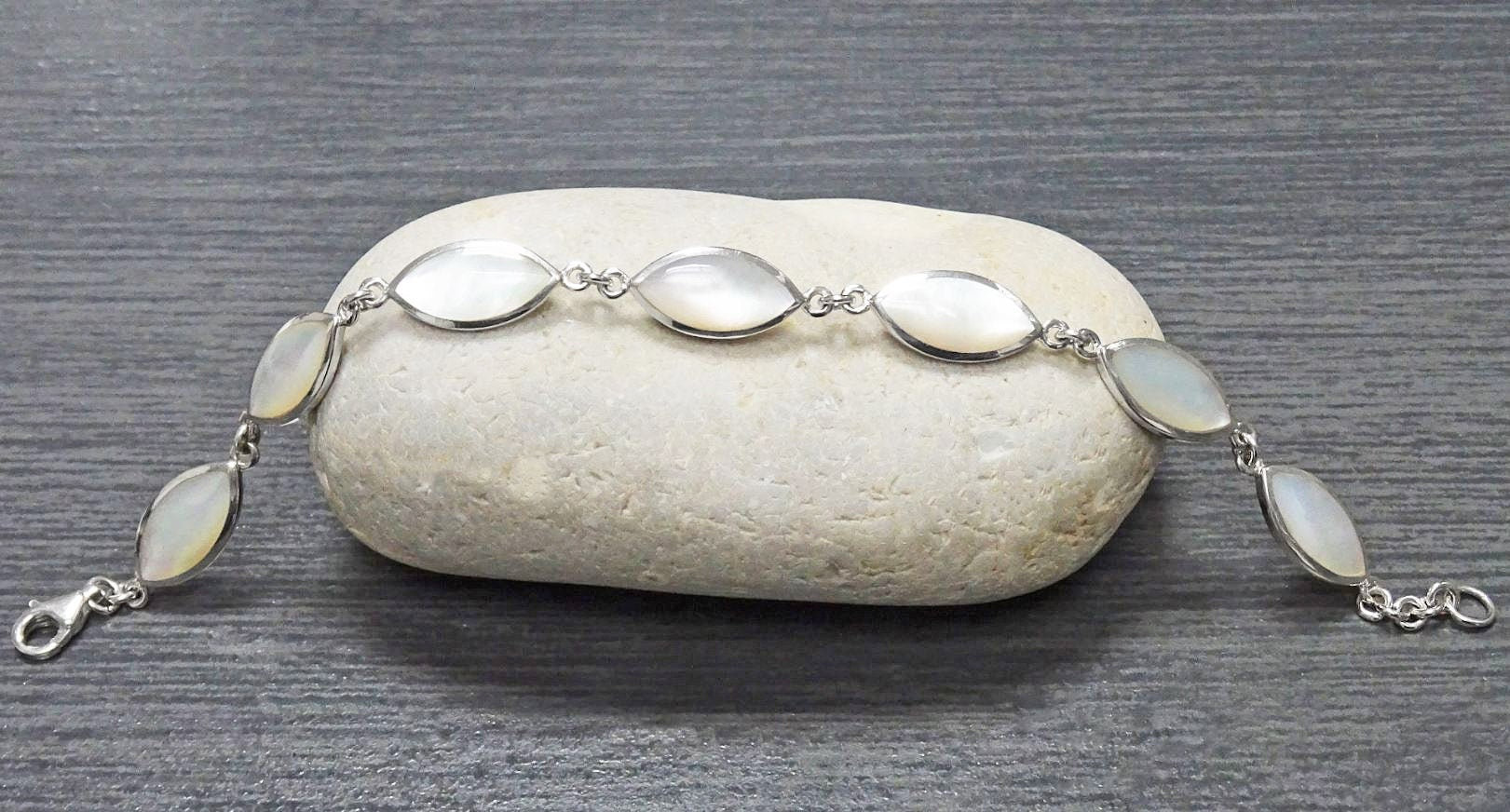 White Oval Shell Bracelet, Sterling Silver, MOP Mother of Pearl Shell Bracelet, Minimalist Women Stone Bracelet, Modern Urban Style Jewelry