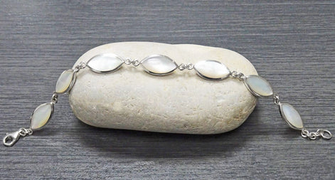 White Oval Shell Bracelet, Sterling Silver, MOP Mother of Pearl Shell Bracelet, Minimalist Women Stone Bracelet, Modern Urban Style Jewelry