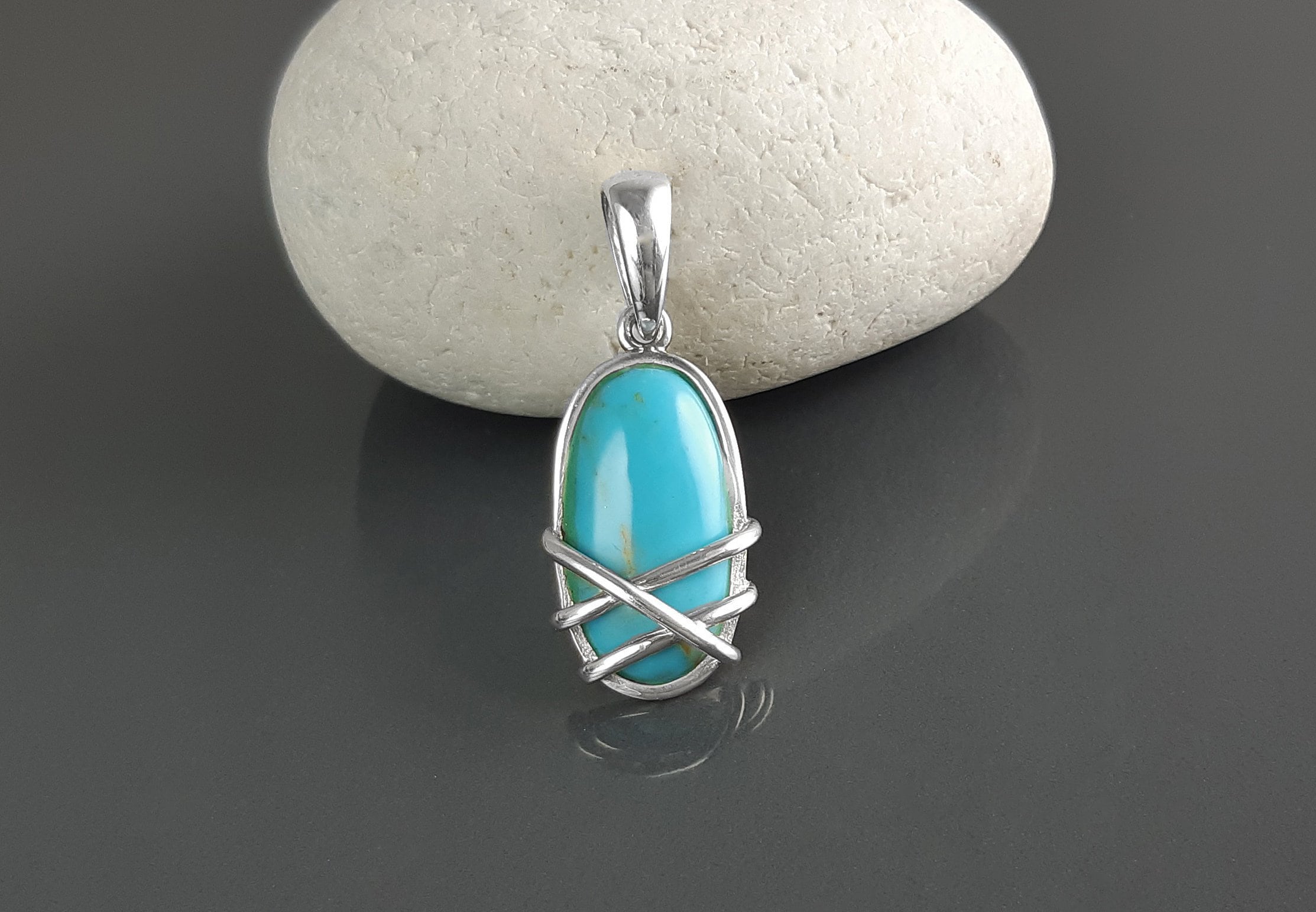 Pendentif argent turquoise, pendentif argent 925, pierre turquoise de forme ovale, design filigrane moderne, bijou minimaliste en turquoise