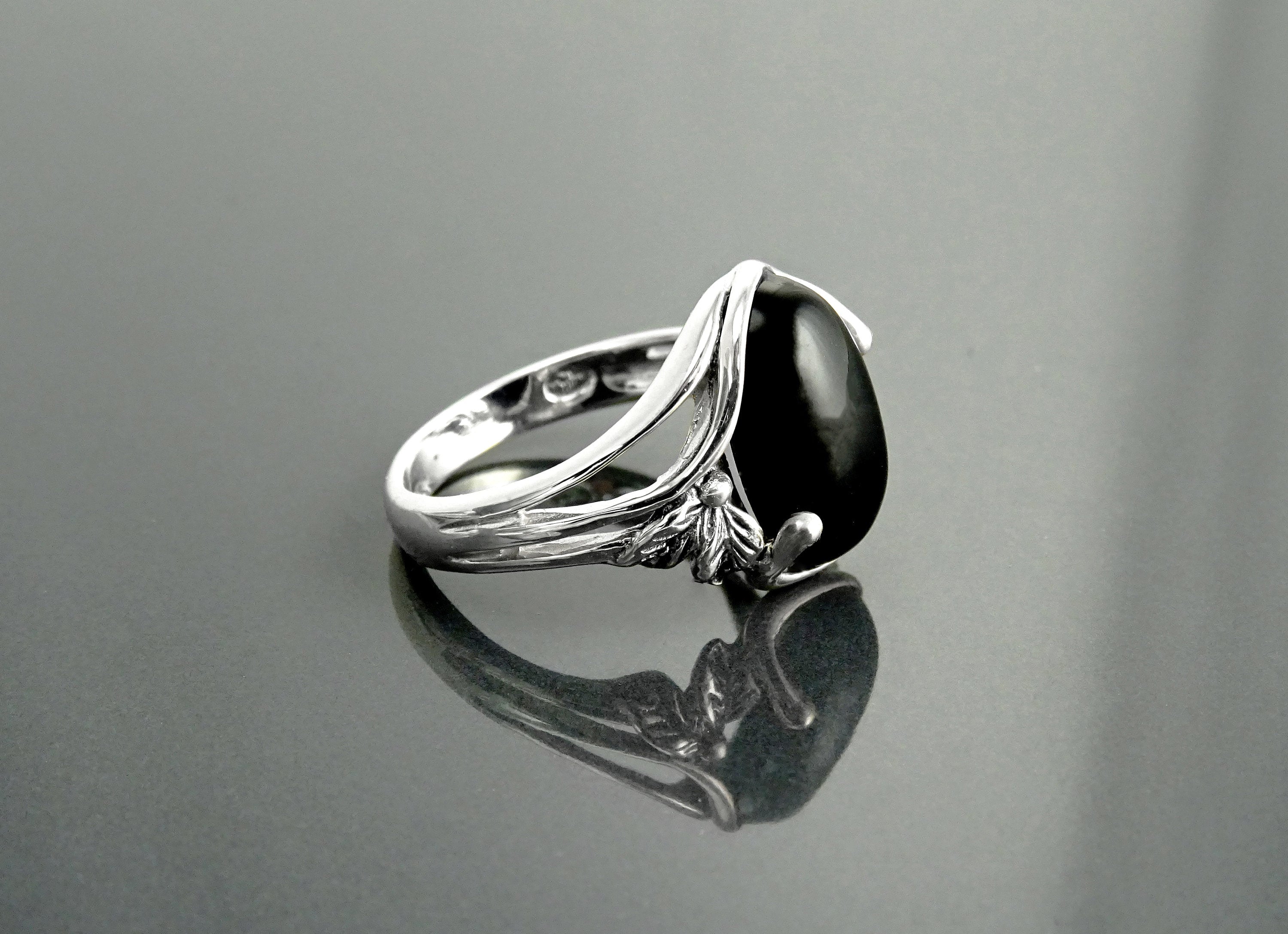 Sterling Silver Onyx Leaf Ring, Boho Antique Rope Shank Band, Oval Black Gemstone