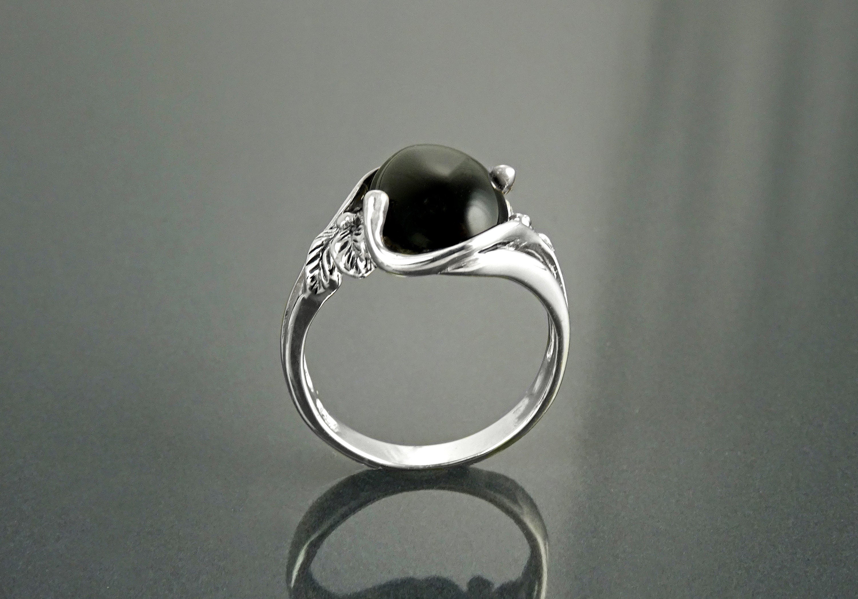Sterling Silver Onyx Leaf Ring, Boho Antique Rope Shank Band, Oval Black Gemstone