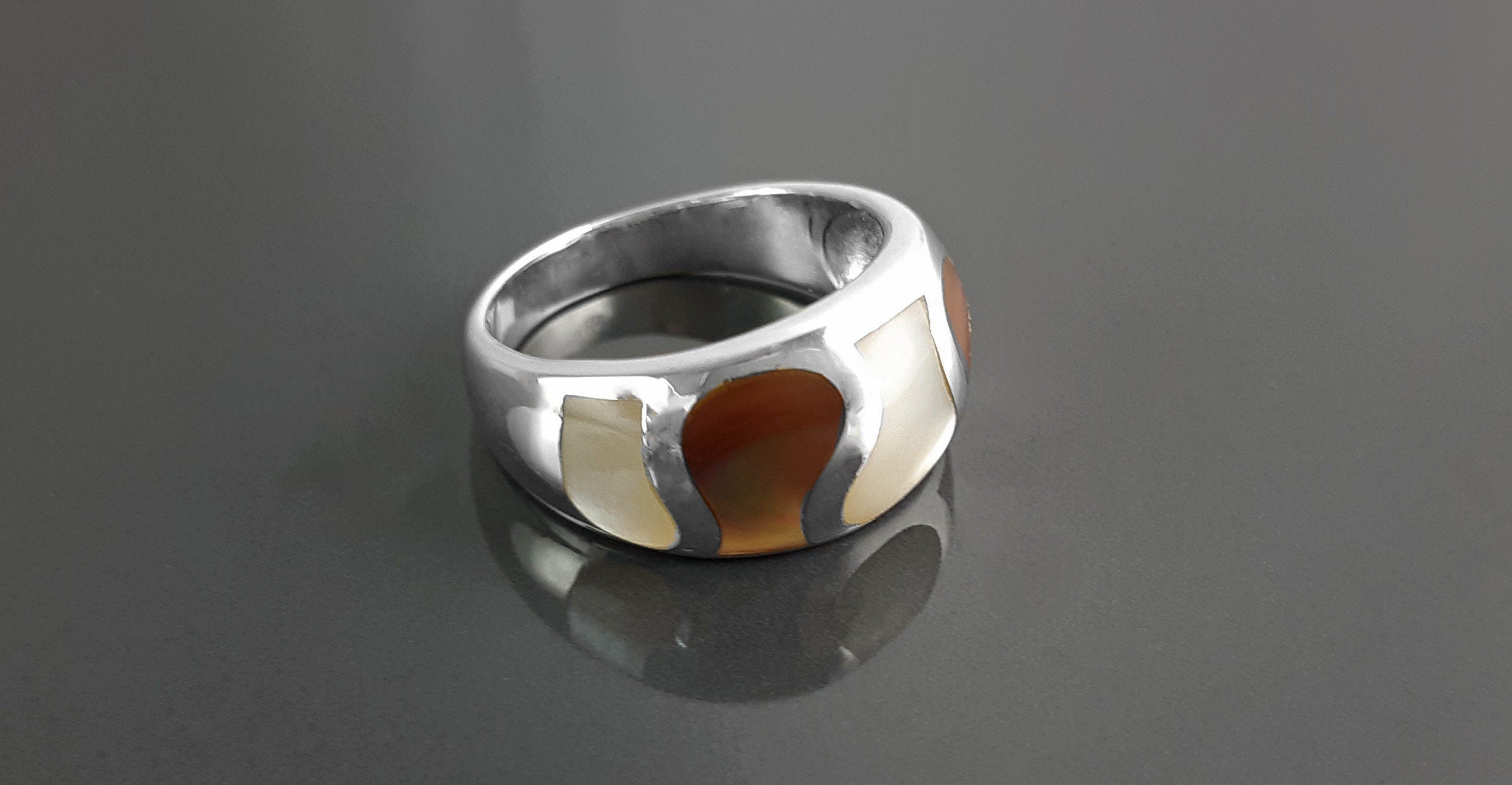 Beautiful MOP Wave Ring, Two Colors Shell Band Ring, Silver Ring, 925 Sterling Silver, Large Ring, Domed Silver Ring, Mother of Pearl.