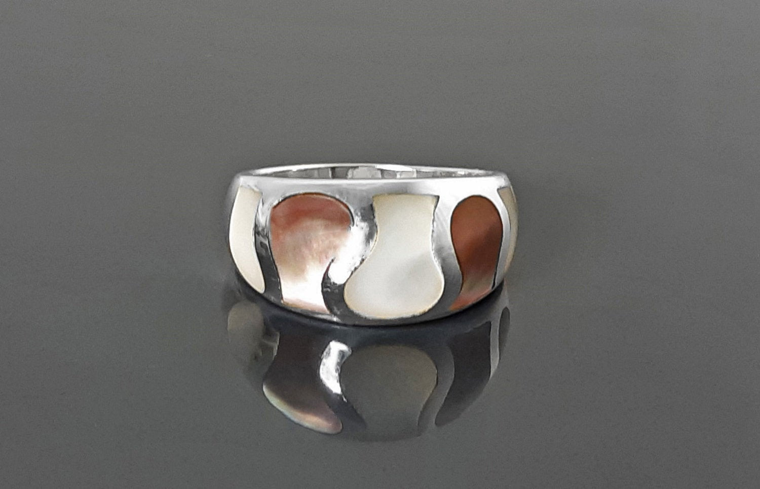 Beautiful MOP Wave Ring, Two Colors Shell Band Ring, Silver Ring, 925 Sterling Silver, Large Ring, Domed Silver Ring, Mother of Pearl.
