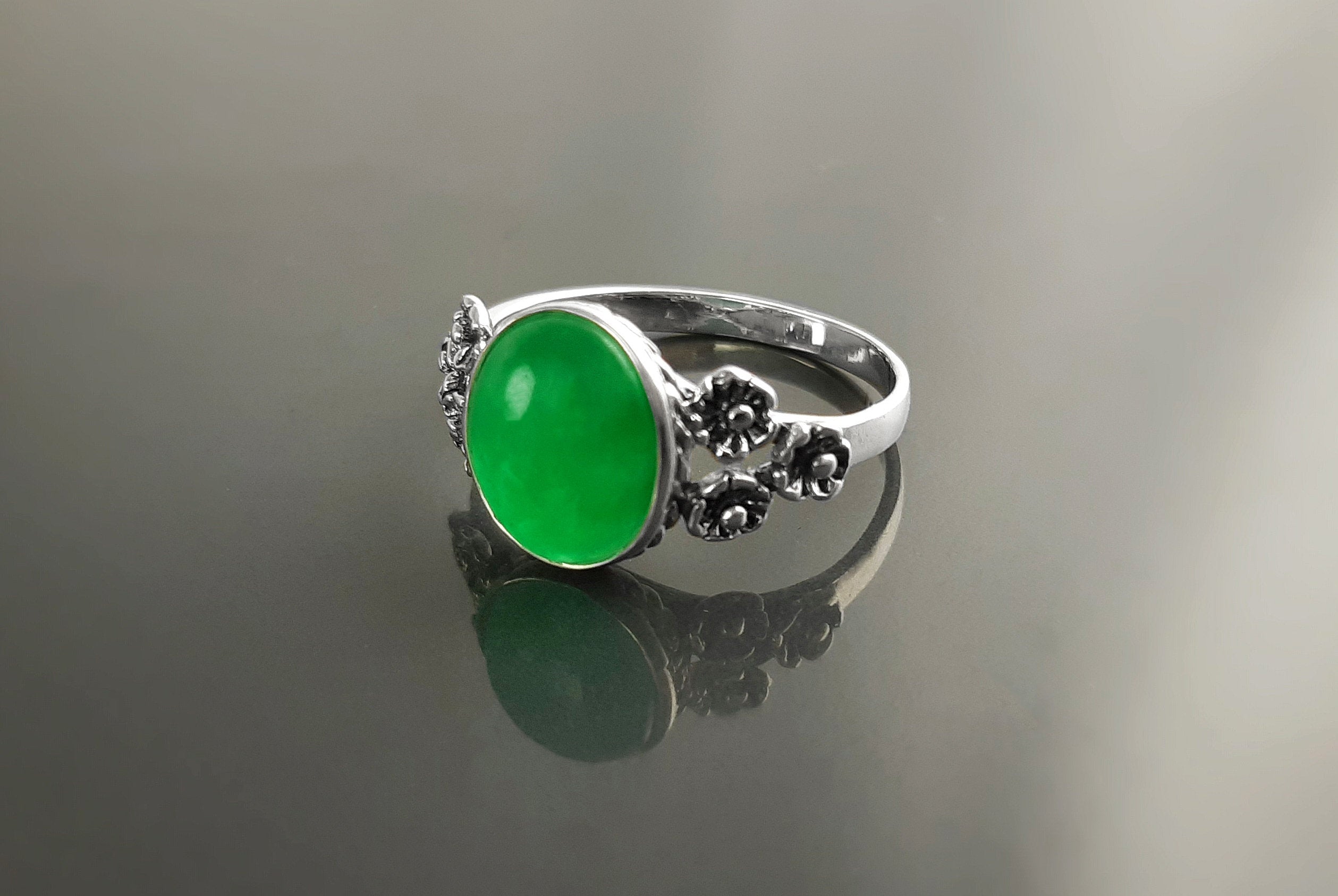 Jade ring, sterling silver, genuine Natural green jade oval stone, dainty small green gemstone jewelry, comfortable vintage style