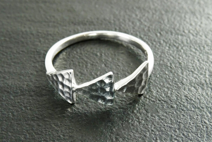 Triangle Ring, Sterling Silver, Hammered Spikes Ring, Spikes Chevron ring, Delta Peak Ring, Triangles Ring, Geometric Pointed Jewelry, Point