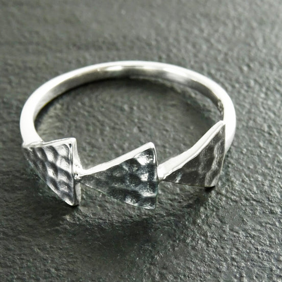 Triangle Ring, Sterling Silver, Hammered Spikes Ring, Spikes Chevron ring, Delta Peak Ring, Triangles Ring, Geometric Pointed Jewelry, Point