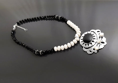 Boho Black Necklace, Sterling Silver, White agate and Black Onyx Gemstones, Adjustable Stone Necklace Choker, Spiritual Jewelry