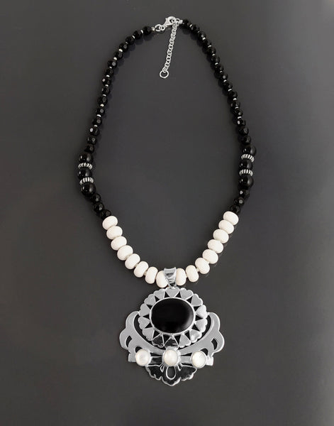 Boho Black Necklace, Sterling Silver, White agate and Black Onyx Gemstones, Adjustable Stone Necklace Choker, Spiritual Jewelry
