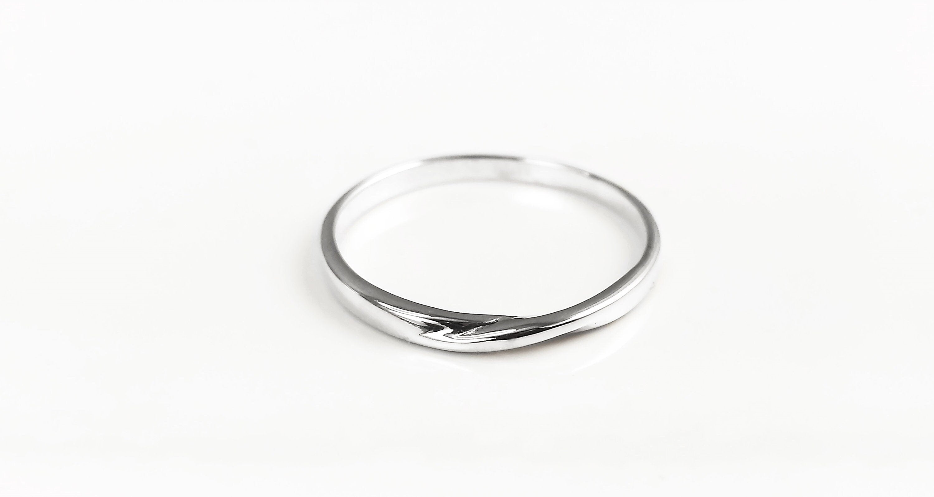 Mobius Ring, Slightly Twisted Band Ring, Sterling Silver, Minimalist Dainty Endless Twist Knot, Promise Ring, Infinity wedding band ring