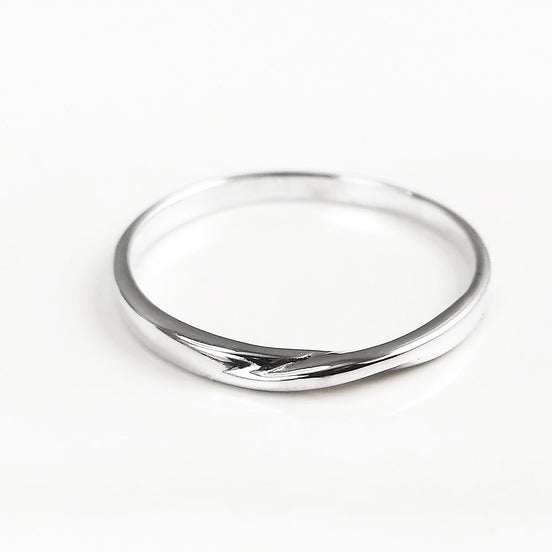 Mobius Ring, Slightly Twisted Band Ring, Sterling Silver, Minimalist Dainty Endless Twist Knot, Promise Ring, Infinity wedding band ring
