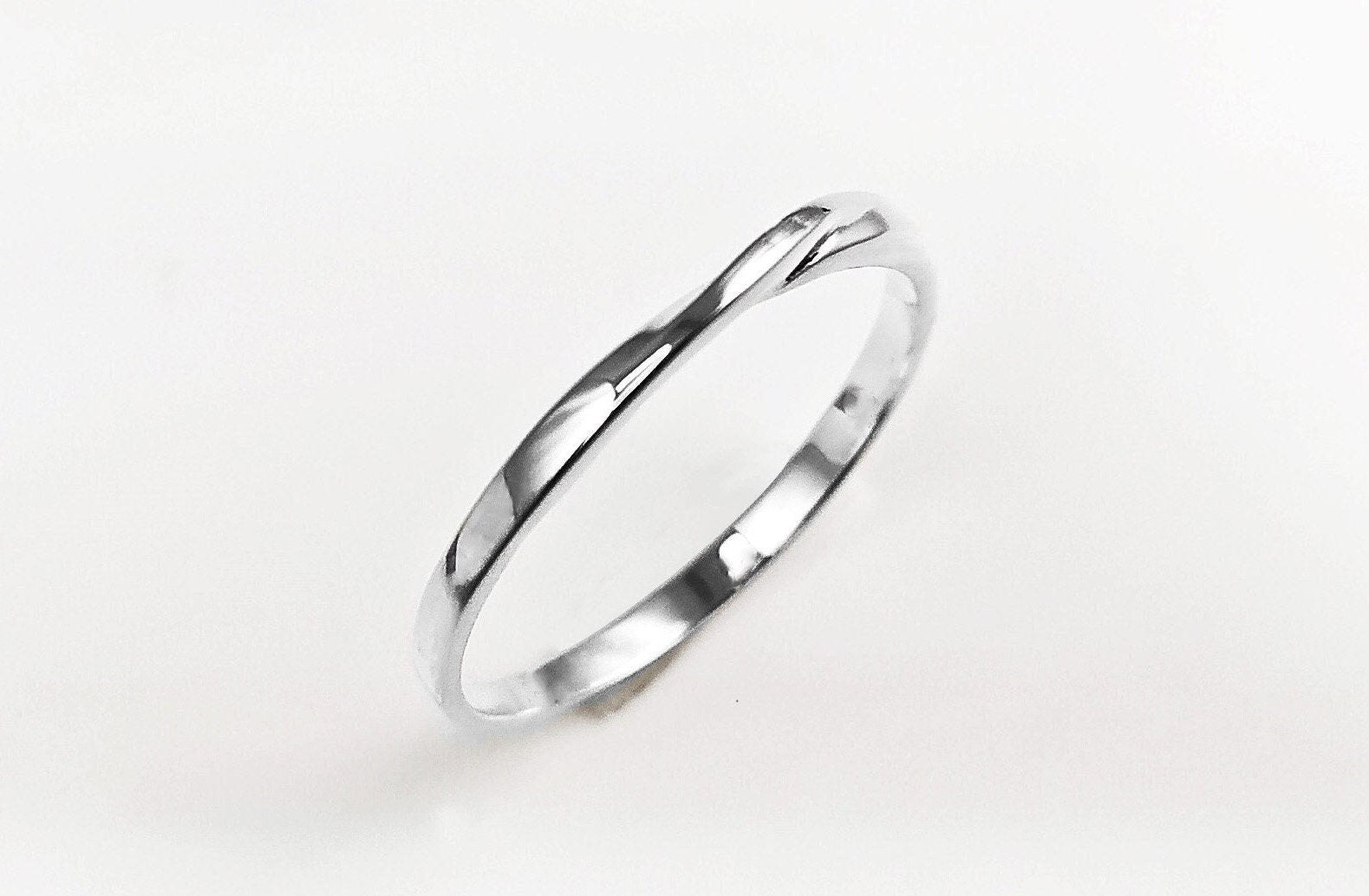 Mobius Ring, Slightly Twisted Band Ring, Sterling Silver, Minimalist Dainty Endless Twist Knot, Promise Ring, Infinity wedding band ring