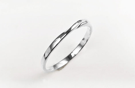 Mobius Ring, Slightly Twisted Band Ring, Sterling Silver, Minimalist Dainty Endless Twist Knot, Promise Ring, Infinity wedding band ring