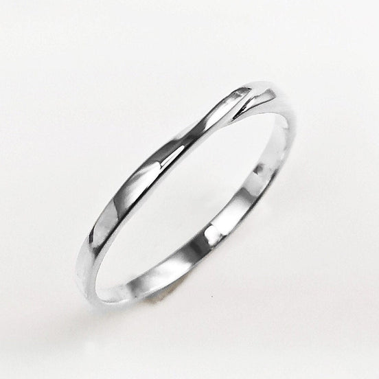 Mobius Ring, Slightly Twisted Band Ring, Sterling Silver, Minimalist Dainty Endless Twist Knot, Promise Ring, Infinity wedding band ring