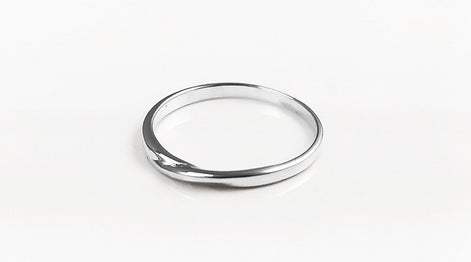 Mobius Ring, Slightly Twisted Band Ring, Sterling Silver, Minimalist Dainty Endless Twist Knot, Promise Ring, Infinity wedding band ring