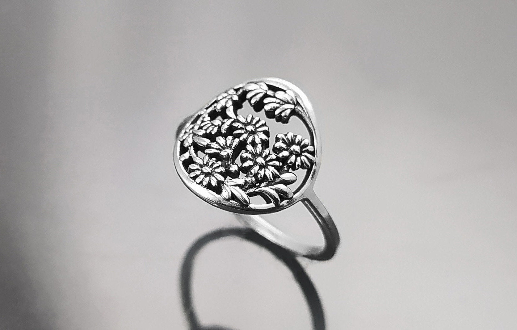 Flower Daisy Ring, Sterling Silver, Daisies Pattern, Floral Jewelry, Flower Wreath Ring, Bouquet of Flowers Crown Ring, Spring Jewelry