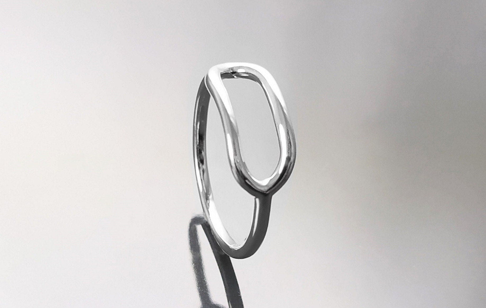 modern geometrical ring, sterling silver, horizontal ring, Oval Hollow minimalist jewelry, dainty everyday jewelry, stacking circle ring