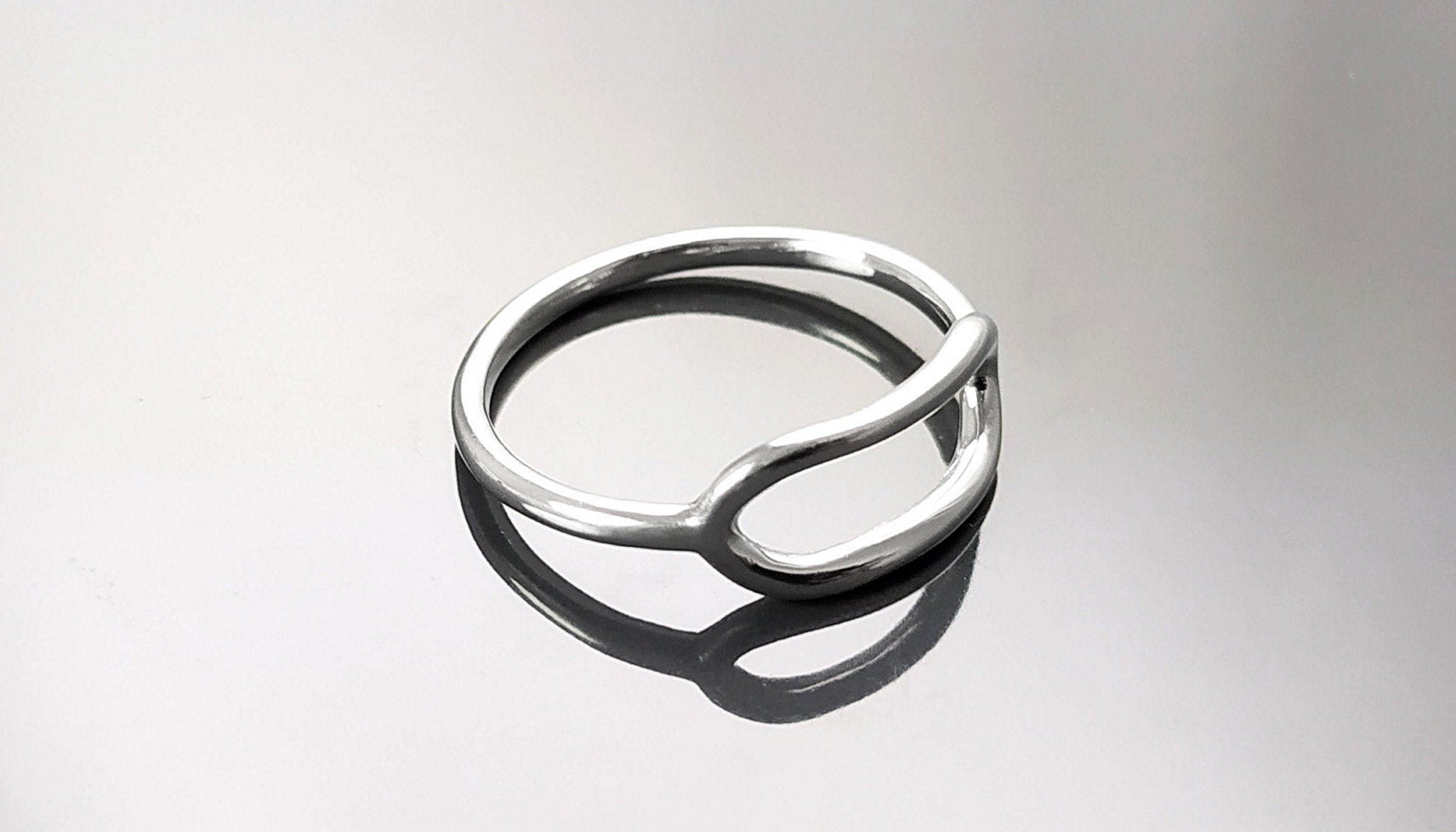 modern geometrical ring, sterling silver, horizontal ring, Oval Hollow minimalist jewelry, dainty everyday jewelry, stacking circle ring