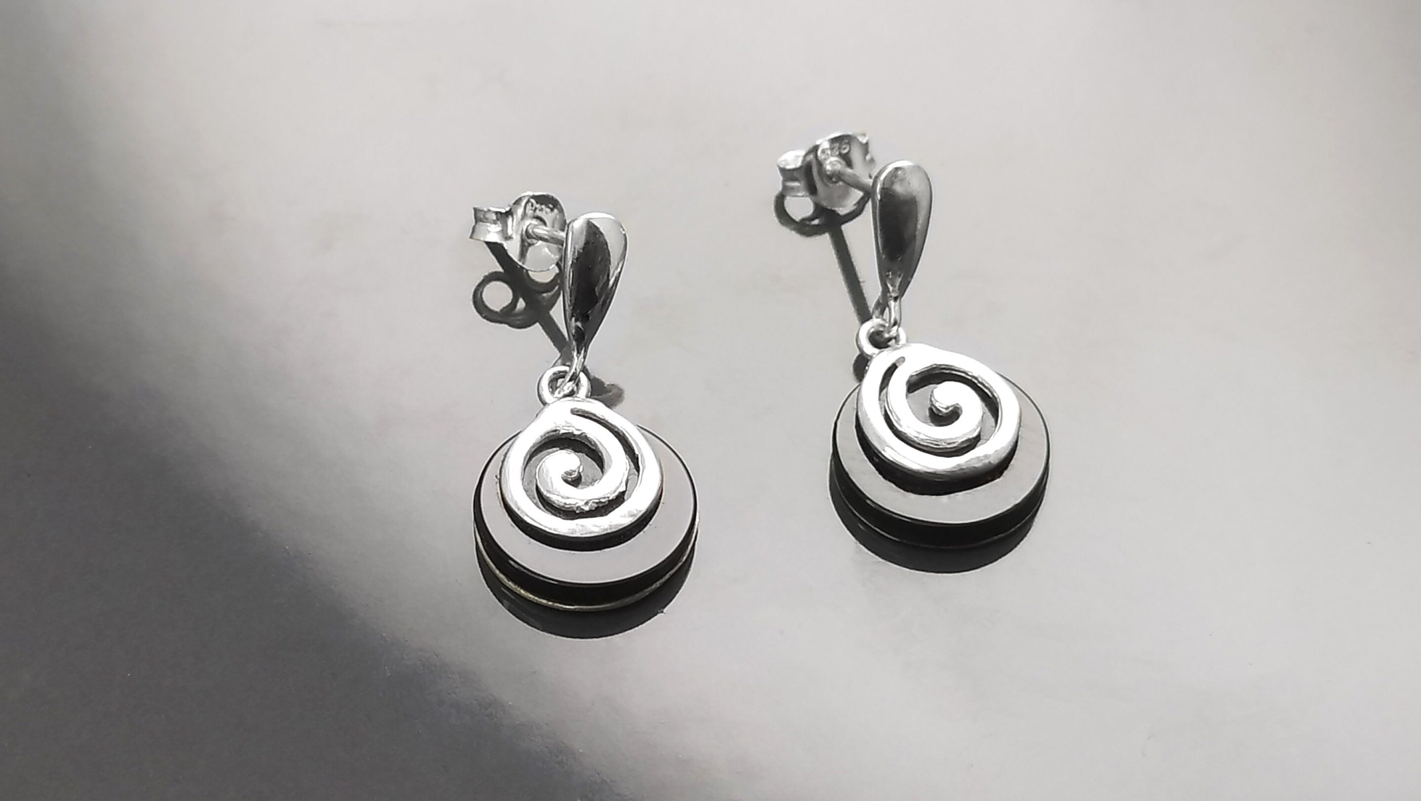 Black round earrings - Sterling Silver 925, Black Onyx Stone Dangle Earrings, Spiral Design Earrings, Modern Swirl Design Jewelry
