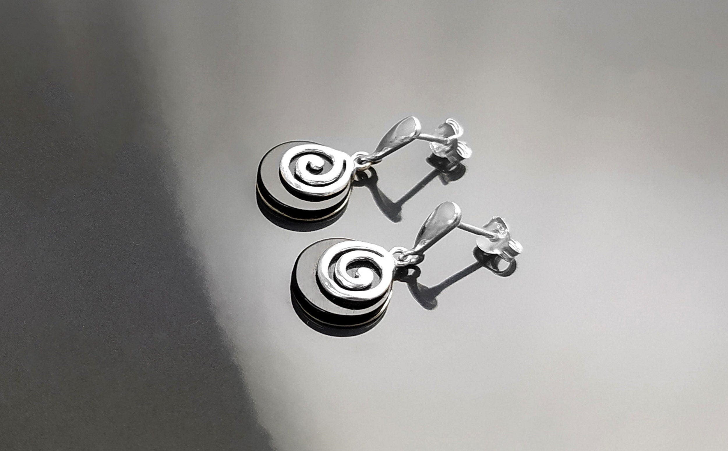 Black round Pendent, Sterling Silver 925, Black Onyx Stone Pendent, Spiral Design Pendent, Modern Swirl Design Jewelry, Small 925 Pendent