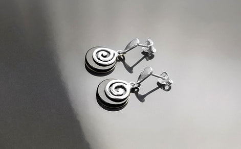 Black round earrings - Sterling Silver 925, Black Onyx Stone Dangle Earrings, Spiral Design Earrings, Modern Swirl Design Jewelry