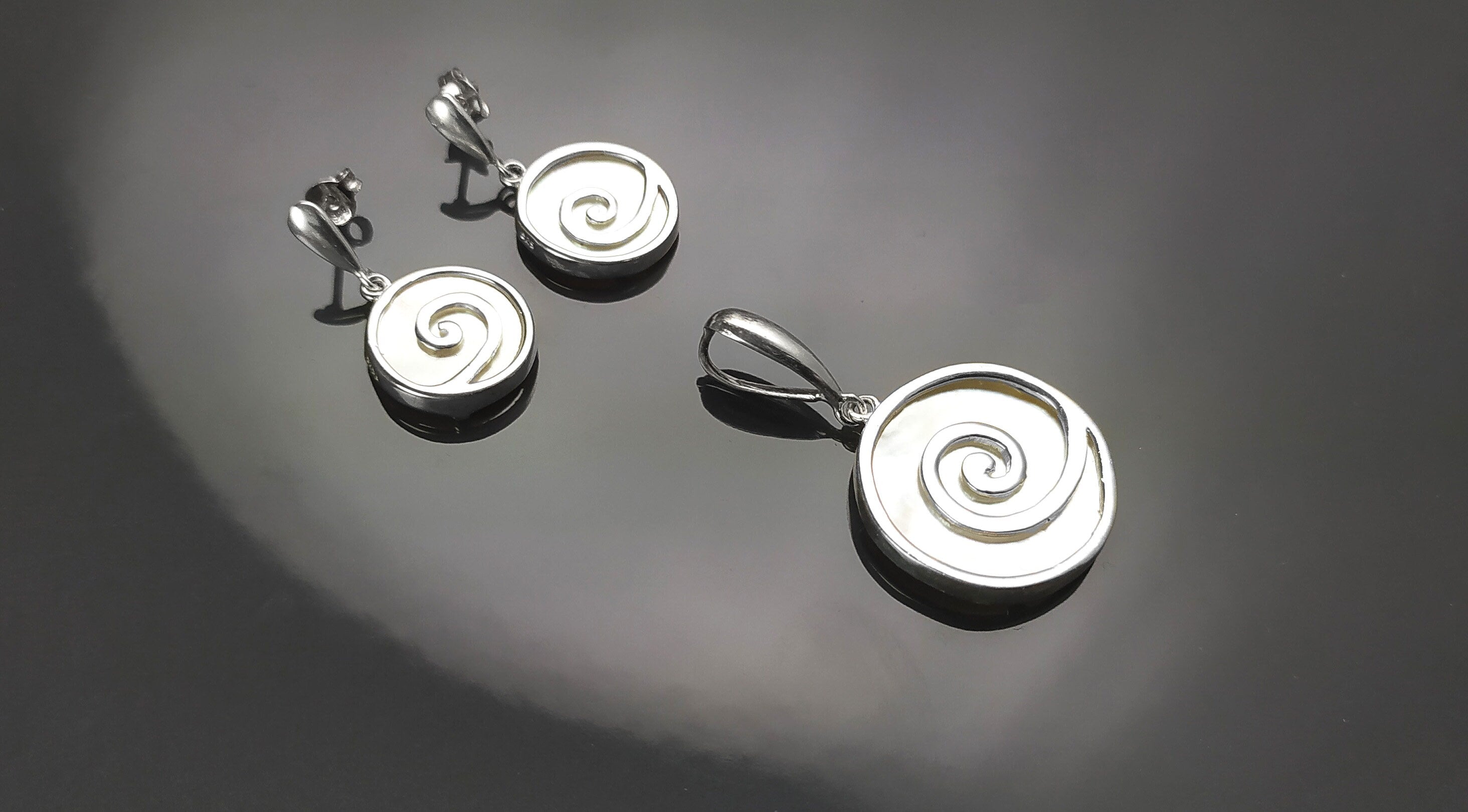 Shell Spiral Earrings Set, Sterling Silver 925, White Mother of Pearl Jewelry, Geometric Round Earrings and Pendant Set, Modern Disc Jewelry