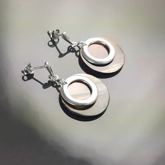 Gray Shell Earrings , Sterling Silver, Natural Grey Mother of Pearl Discs, Modern Dangle Geometric Round Earrings, Minimalist Women Jewelry